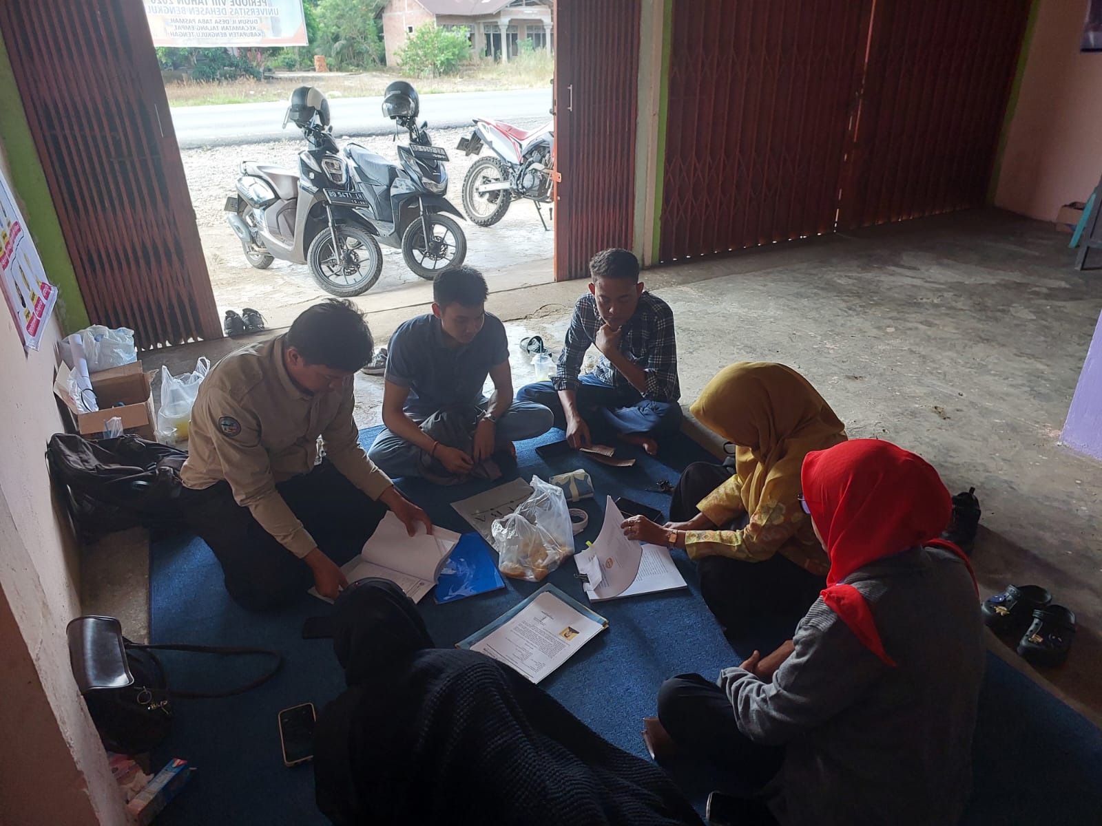 Bimbingan teknis dengan Ibu DPL terkait penyusunan laporan akhir kelompok dan artikel