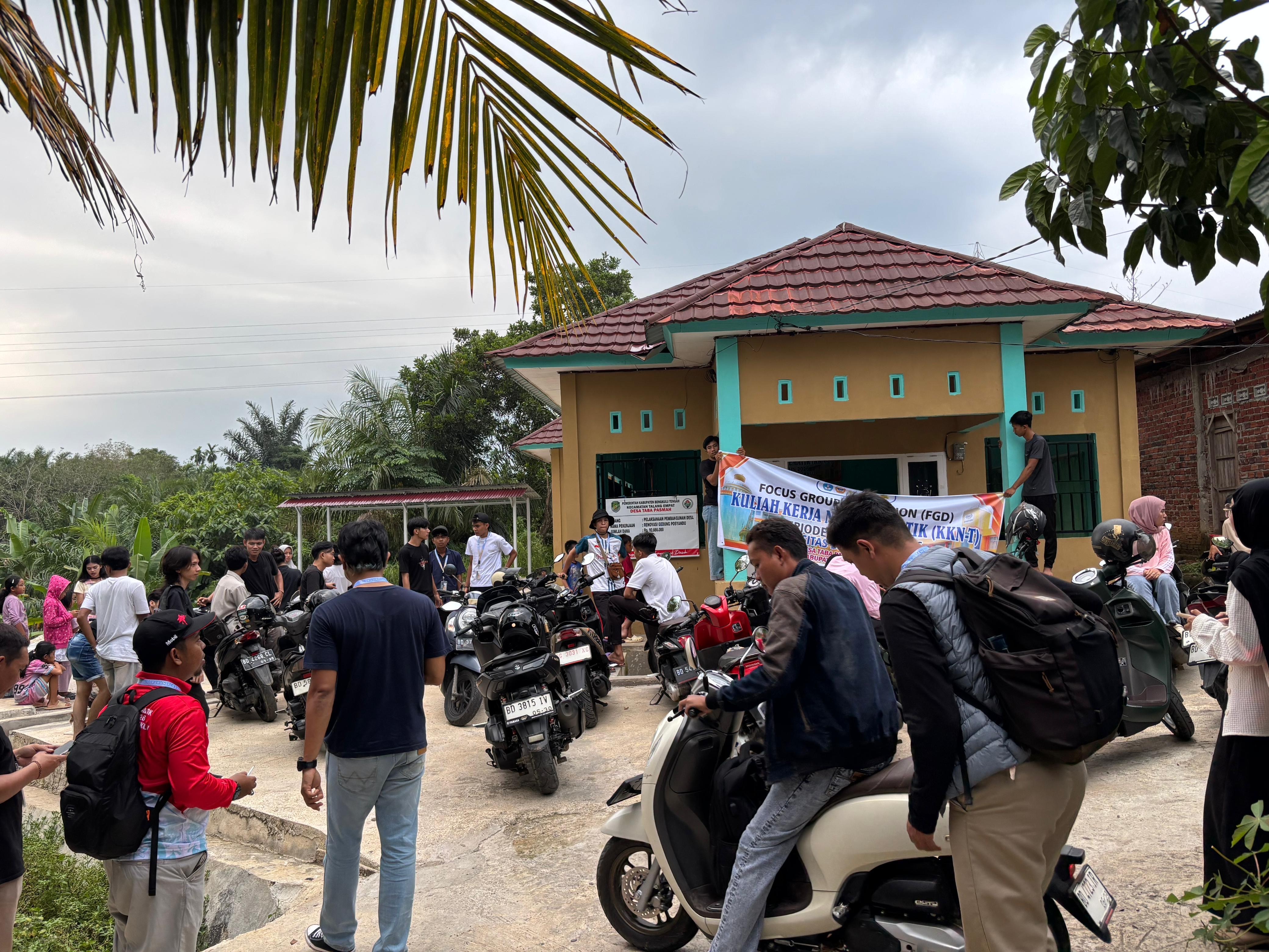 Persiapan Kegiatan Focus Group Discussion (FGD) di Gedung Posyandu Mayang Sari Desa Taba Pasmah