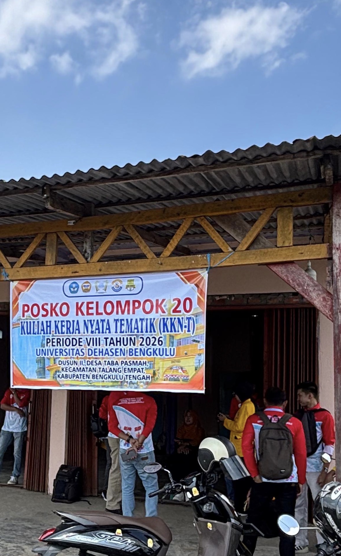 Evaluasi Hasil Program Kerja Kelompok 20 oleh Ibu Siti Hanila selaku Dosen Pembimbing Lapangan (DPL) di Posko Kelompok 20 pada Kegiatan FGD 1