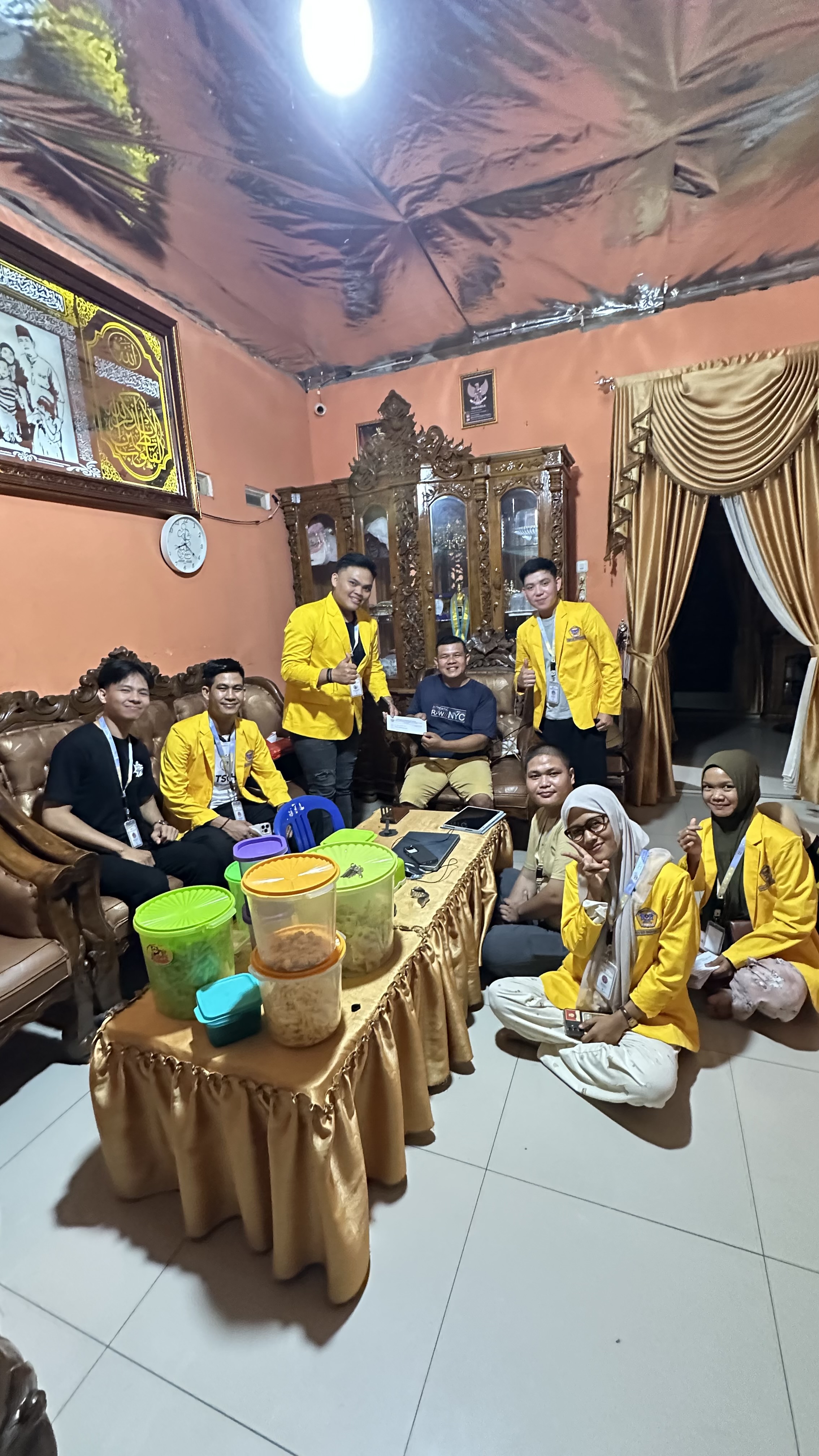 Pengantaran undangan kkn kelompok 25 bersama bapak kepala desa