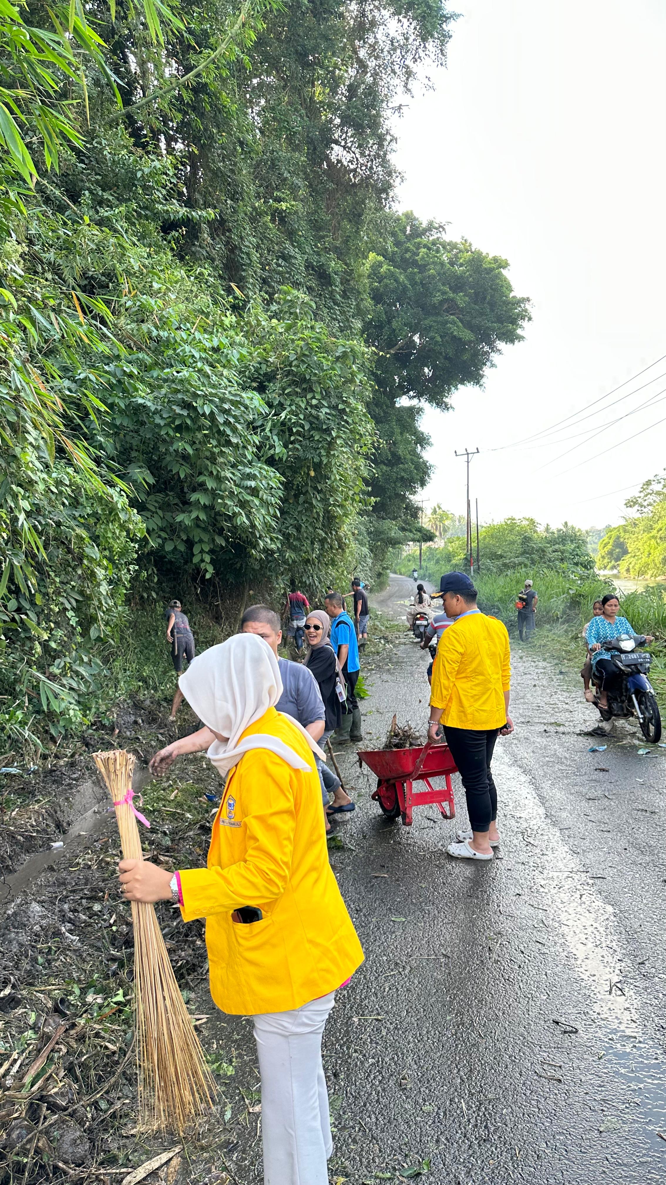 KKNT KELOMPOK 25 GOTONG ROYONG