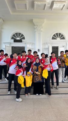 Dokumentasi bersama dpl sesudah pembukan kkn t priode 6