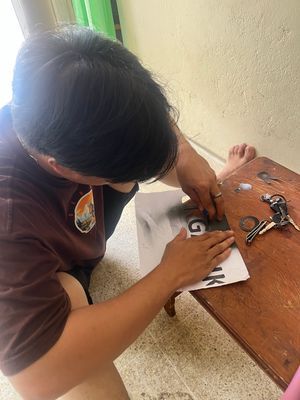 Pemotongan nama untuk tulisan tong sampah