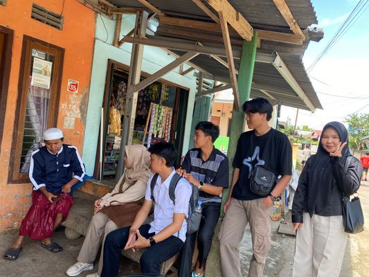 Pertemuan dengan ketua RW 04 Pematang Gubernur