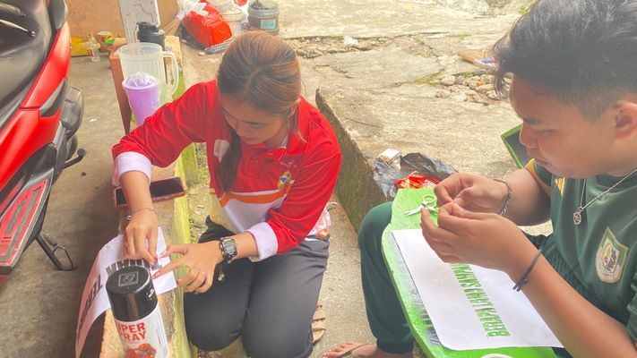 menata tulisan di plang sampah