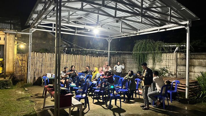 Nobar bersama warga RT 29 RW 01 pematang gubernur 