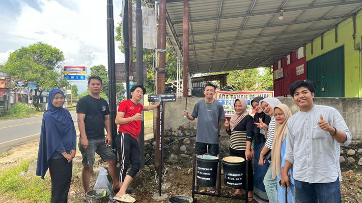 Pemasangan papan petunjuk gang di RT 29 RW 01 pematang gubernur 