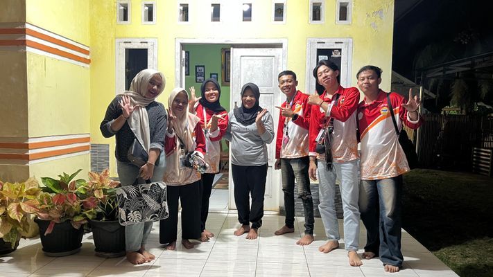 Foto bersama buk rt 29 RW 01  pematang gubernur 