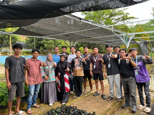 Pengambilan bibit bunga untuk membuat taman dari program walikota Bengkulu di taman hutan raya rajalelo