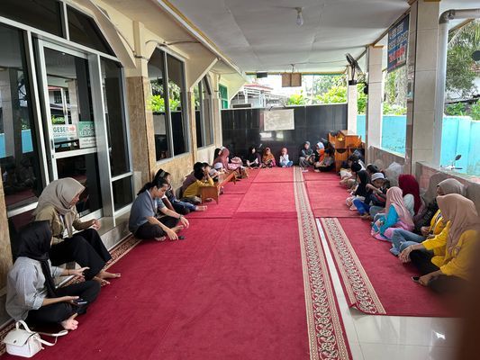 Membantu mengajar mengaji