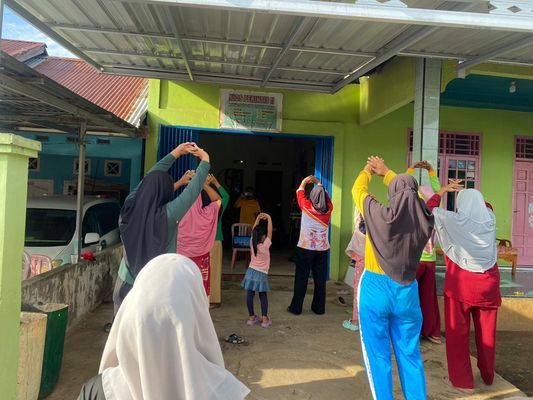 Senam sehatt bersama warga