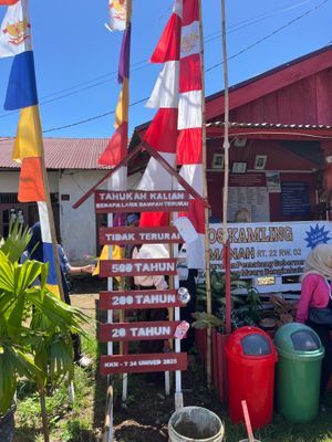 Pemasangan papan Edukasi bersama ibuk DPLdan pak RT