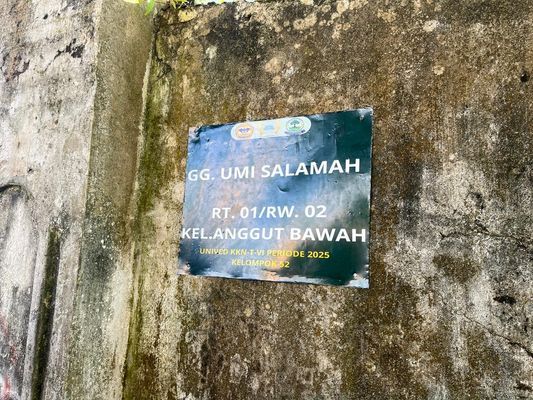 Dokumentasi Setelah Pemasangan Papan Nama Gang oleh KKN Kelompok 52
