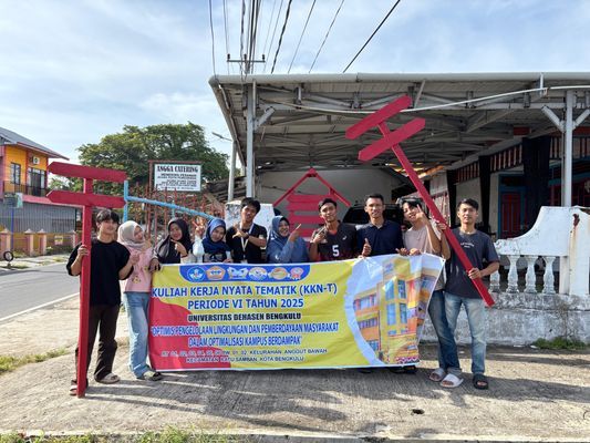 Foto bersama dosen dpl dan mahasiswa/i. Kkn-t kelompok 53