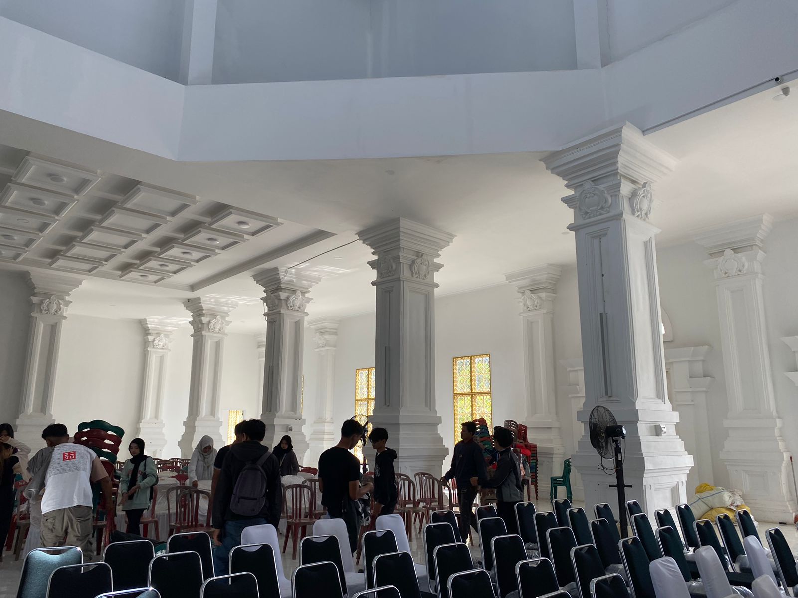 Persiapan acara Penutupan KKN-T periode VI di gedung Merah Putih